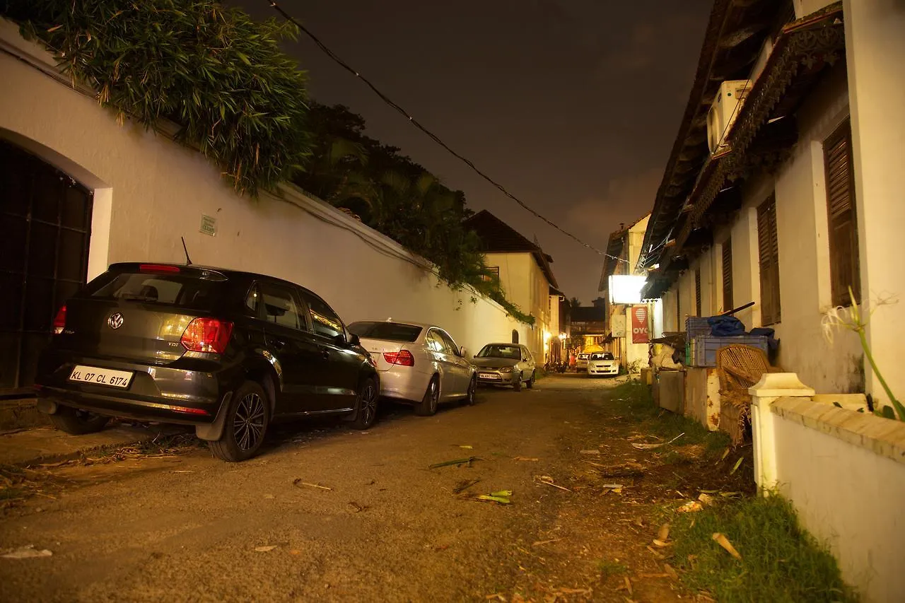 Roses Inn Fortkochi Indien