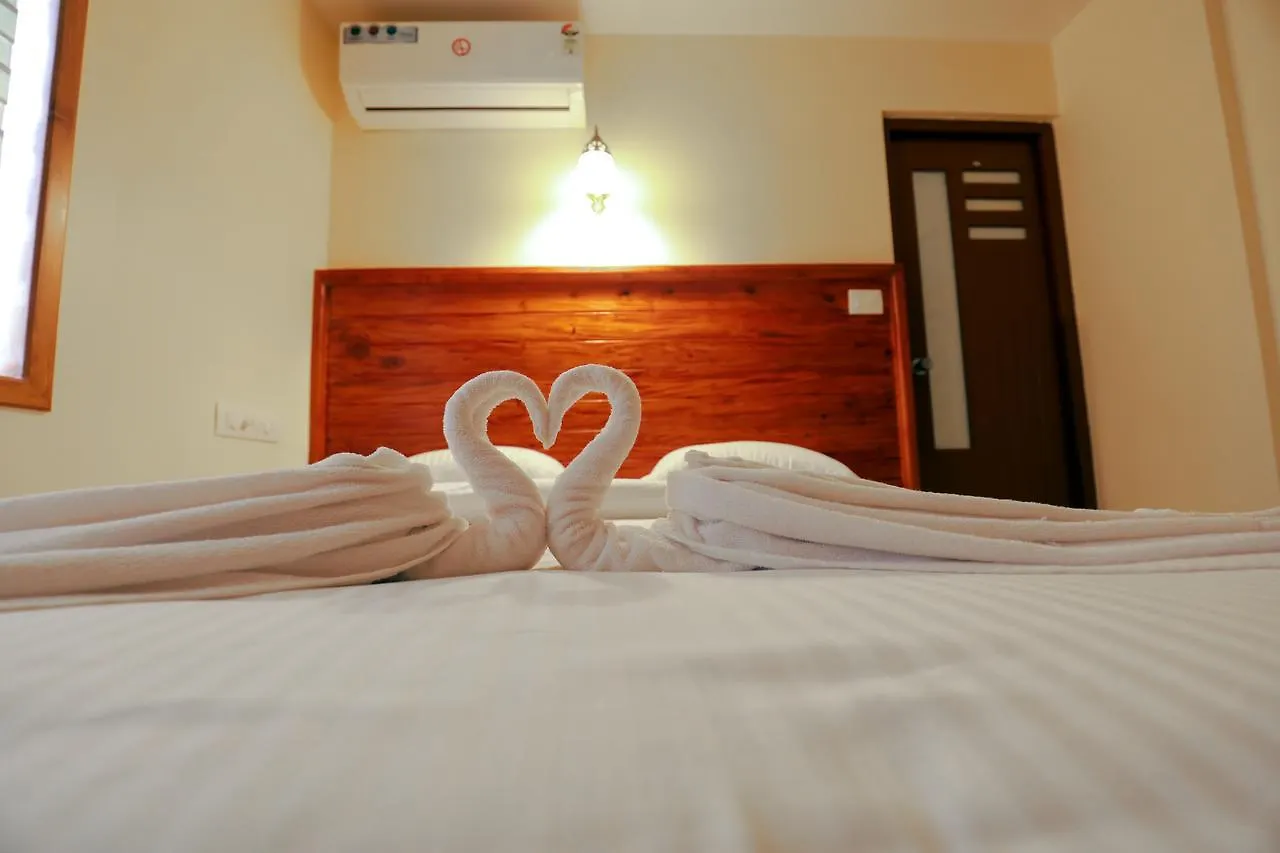 Roses Inn Fortkochi 3*, Kochi India